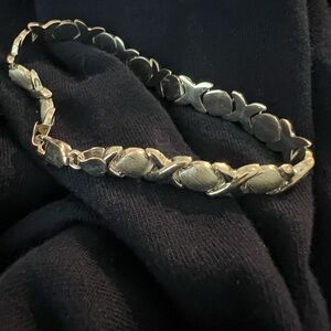 925 Sterling Silver Brushed Hugs and Shiny Kisses Bracelet
